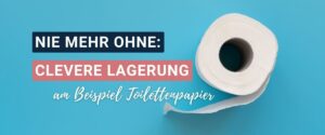 Eine Rolle Toilettenpapier auf blauem Hintergrund