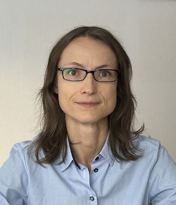 UeberMichTuendeVincze